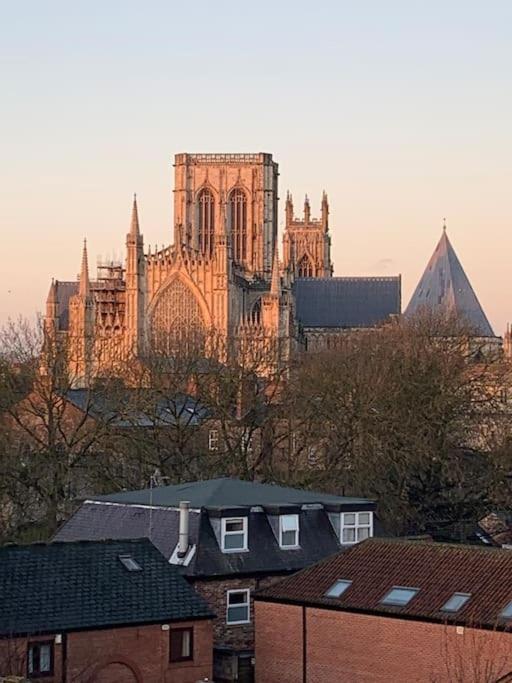 Betty'S Minster View - 6 Twins Or 3 Superkings -Central With Free Parking York Buitenkant foto
