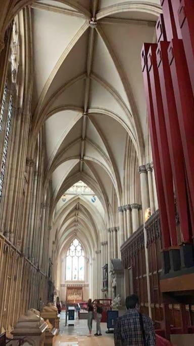 Betty'S Minster View - 6 Twins Or 3 Superkings -Central With Free Parking York Buitenkant foto