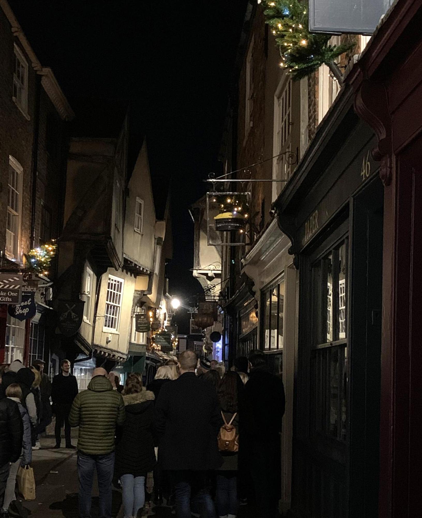 Betty'S Minster View - 6 Twins Or 3 Superkings -Central With Free Parking York Buitenkant foto